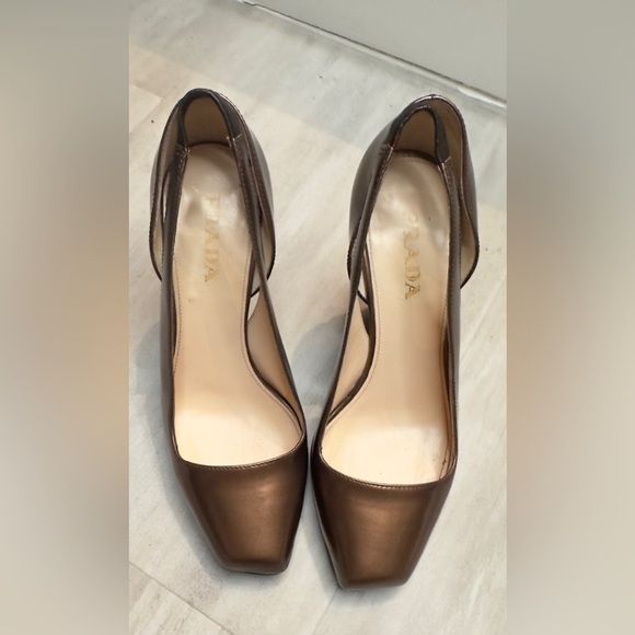 Vintage Prada pumps with square toe and chiseled heel - Picture 4 of 12
